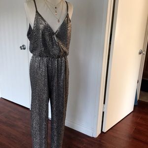 Center Button Adjustable Strip Metallic Jumper